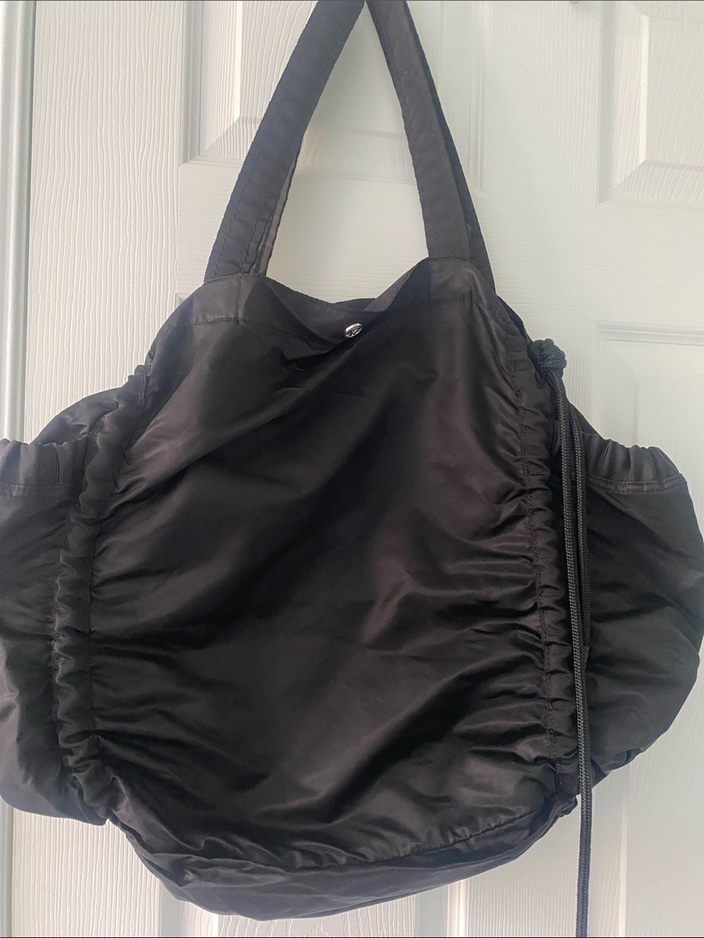 Lululemon Everyday Black Women's Tote Bag – Lightweight, Versatile Carryall